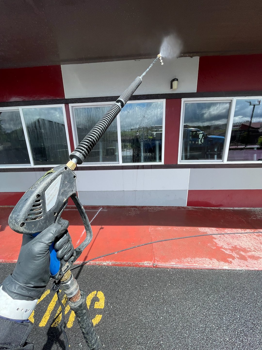 Apartment Pressure Washing in Pullman