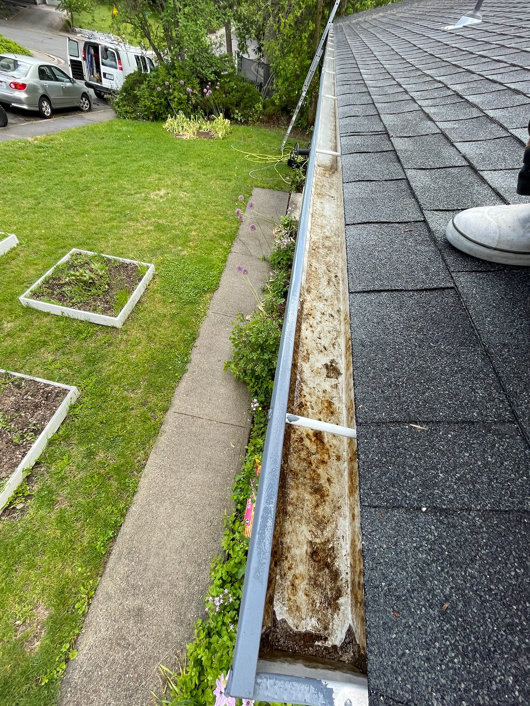 Gutter Clean Out in Pullman, WA Thumbnail