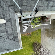 Huge-Gutter-Cleaning-in-Pullman 3
