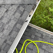 Huge-Gutter-Cleaning-in-Pullman 13