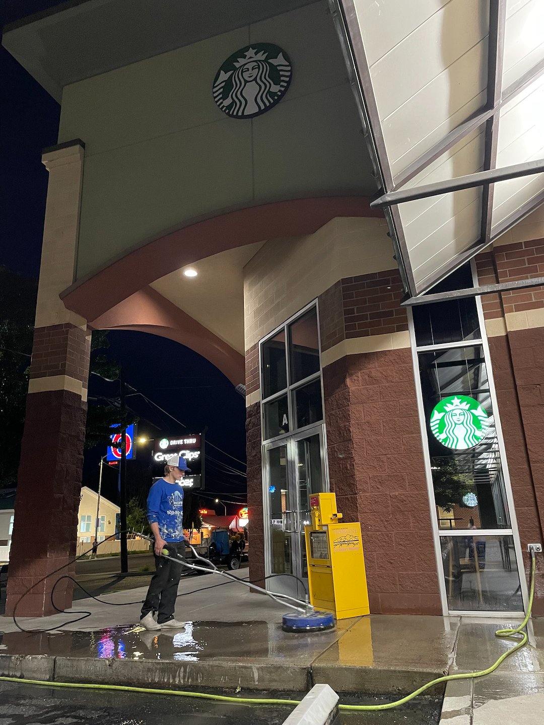 Starbucks Pressure Washing in Clarkston, WA Thumbnail