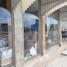 Store-Front-Window-Washing-in-Pullman 2