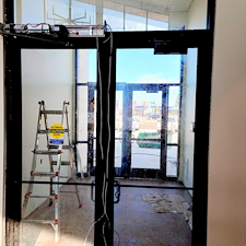 Store-Front-Window-Washing-in-Pullman 1